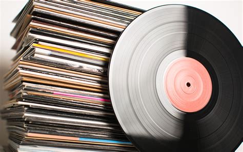 How Much Music Can Fit on a Vinyl: A Detailed Discussion